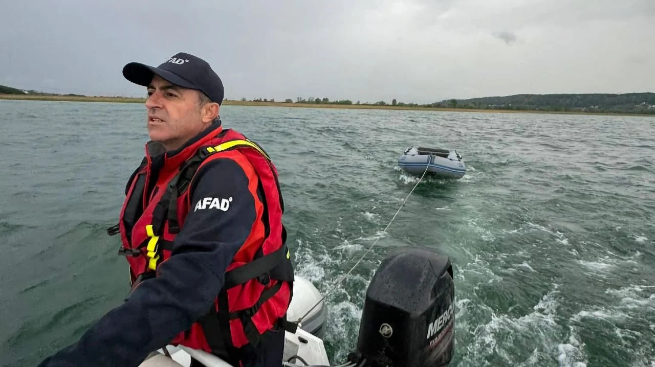 Sapanca Gölü'nde Botla Mahsur Kaldılar