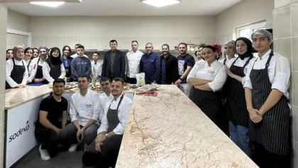 SUBÜ Sapanca Turizm Myo Öğrencilerine Yemek Şeflerinden Suşi Eğitimi