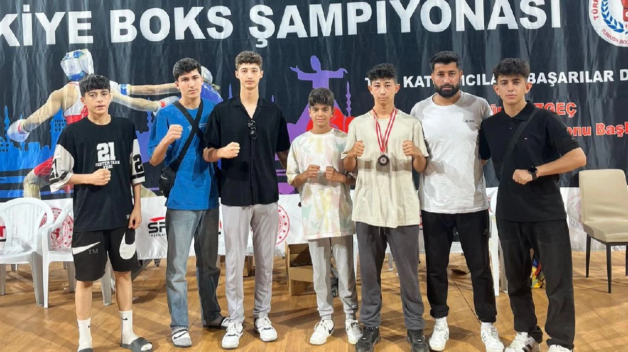 Boksçularımız İzmir'den Madalyalarla Döndü