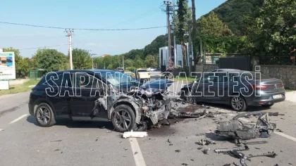 Sapanca'da Trafik Kazası: 3 Yaralı