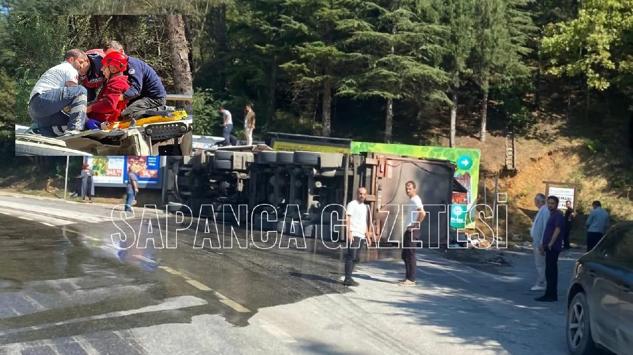 Sapanca'da Çöp Nakil Aracı Yan Yattı