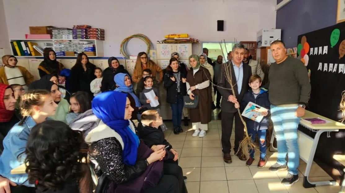 Gelenek Değişmedi, Karne Hediyesi Meyve Fidesi