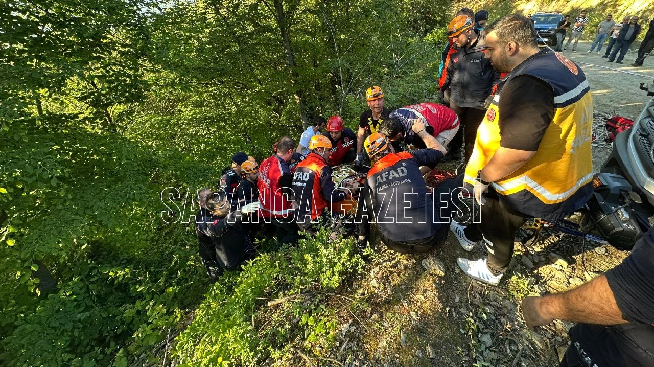 Sapanca'da Arazi Aracı Şarampole Uçtu: 2 Yaralı