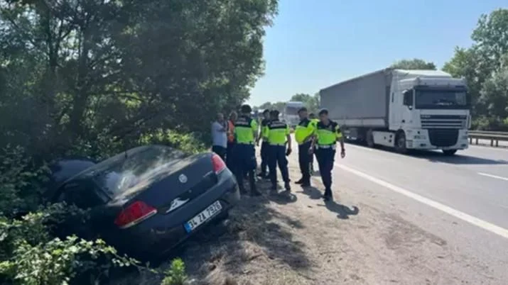 Otomobil, Bariyerlere ve Tankere Çarptı: 7 Yaralı