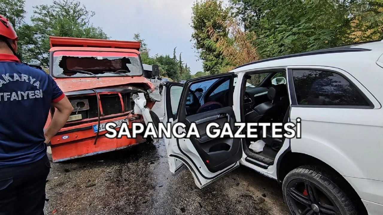 Kamyonet ile Cip Çarpıştı: 5 Yaralı