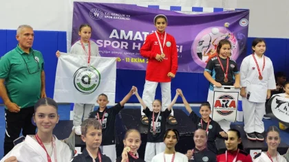 Ayyıldızsk 10 Madalya ile Döndü