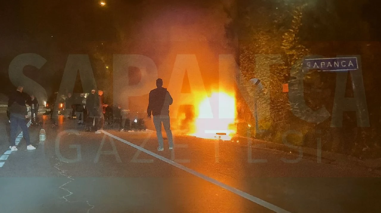 Kaza Yapan Motosiklet Alev Alev Yandı: 2 Yaralı
