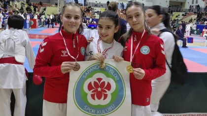 Sapanca Ayyıldız'dan Hendek'te 8 Madalya
