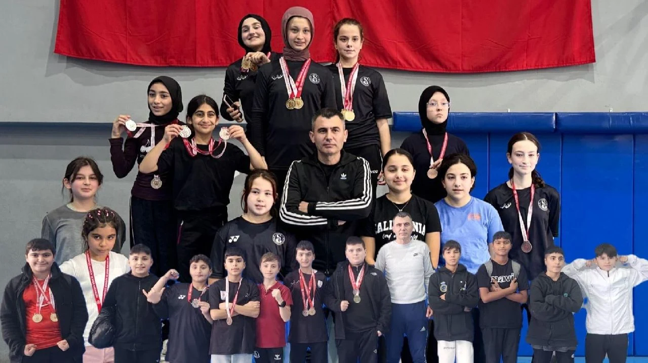 Sapancalı Öğrencilerden Okul Sporları Bilek Güreşinde Büyük Başarı