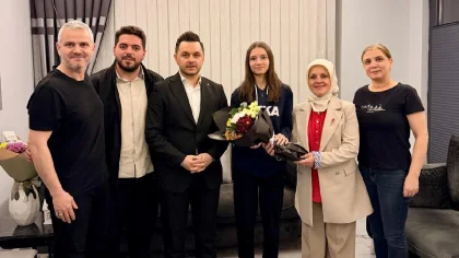 AK Parti Sapanca'dan Türkiye Şampiyonu Eva Cansu Mercan'a Ziyaret