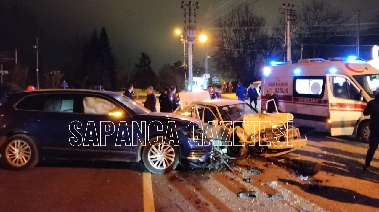 Sapanca'da Meydana Gelen Trafik Kazasında 5 Kişi Yaralandı