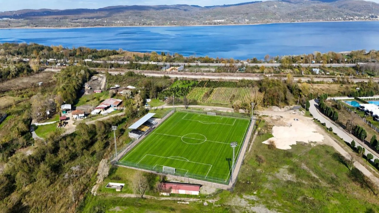Kurtköy'e FIFA Standartlarında Saha Yapılacak