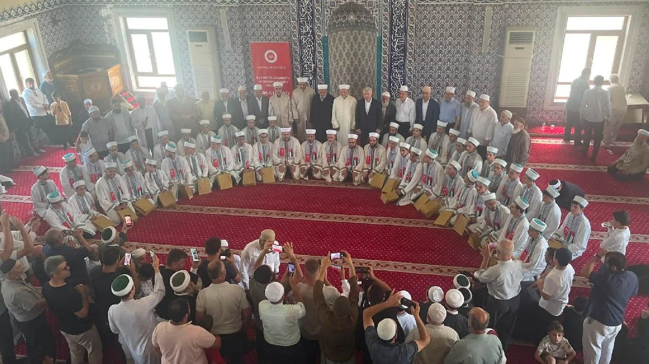 Sapanca'da 44 Hafız için İcazet Töreni Düzenlendi
