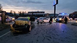 TİCARİ TAKSİ İLE OTOMOBİL ÇARPIŞTI: 6 YARALI