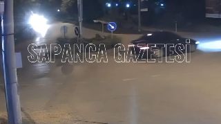 AYNI KAVŞAKTA  BU KEZ OTOMOBİL AĞACA ÇARPTI: 3 YARALI