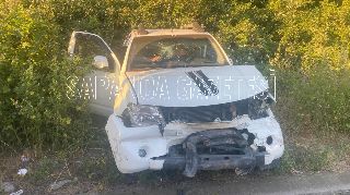 OTOMOBİL İLE KAMYONET ÇARPIŞTI: 4 YARALI